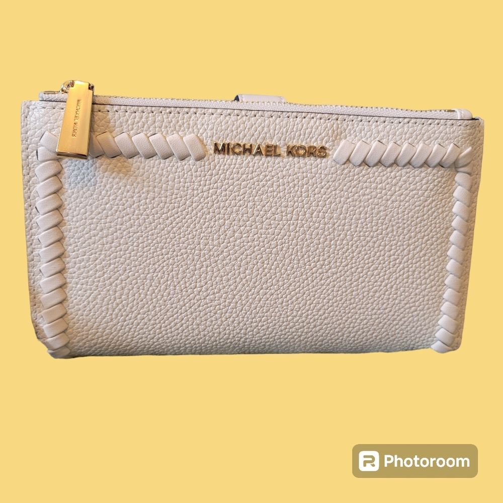NWT Michael Kors Optic White Wristlet